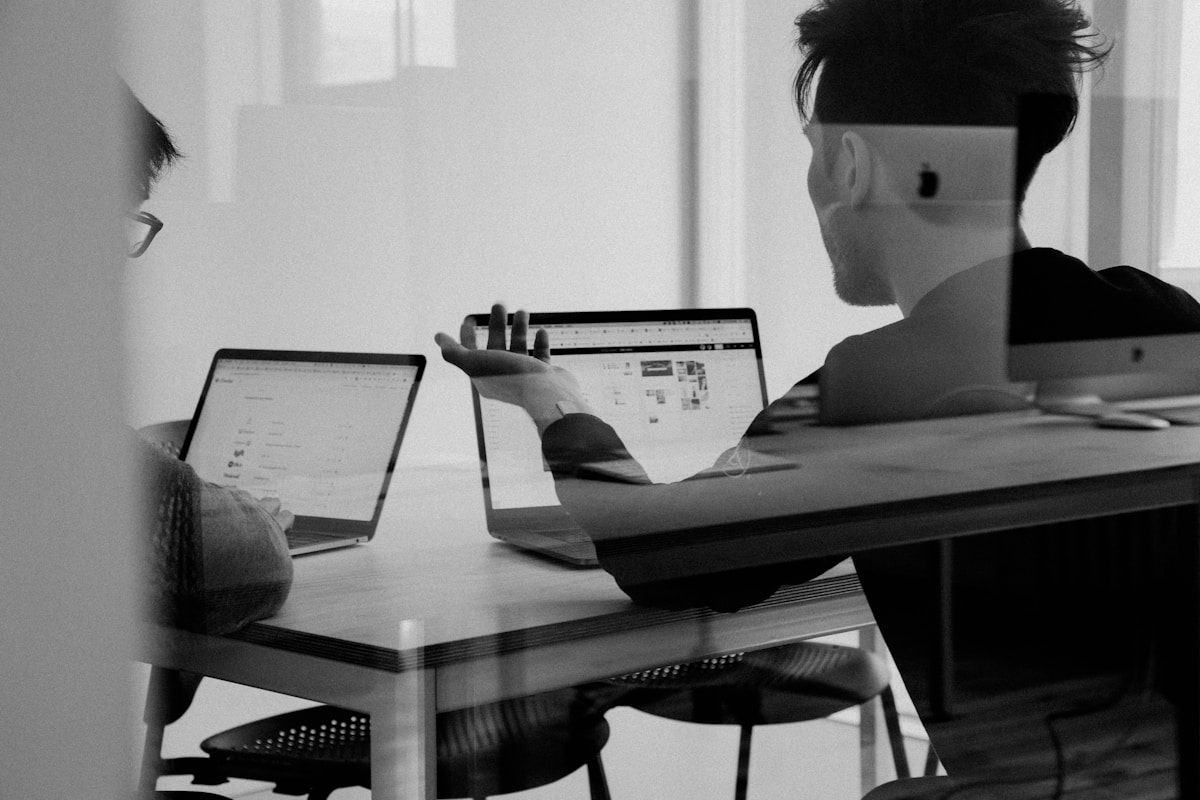 Windows 10 vs Windows 11: Full Comparison for 2026