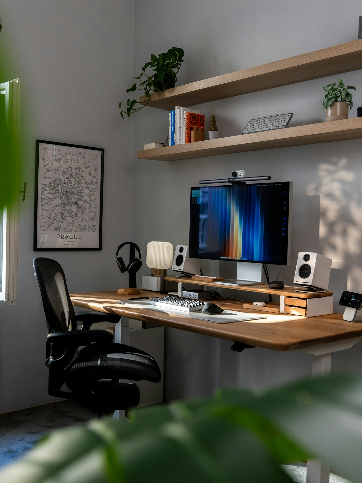 New PC setup checklist with completed tasks displayed next to a freshly installed Windows 11 computer